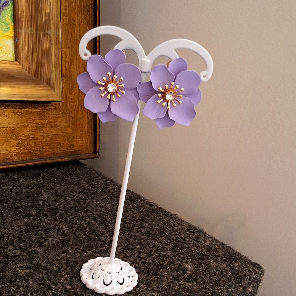 💥SALE💥Lavender Flower NEW With Gold & White Rhinestone Stud Earrings